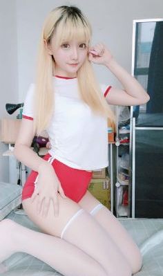 娇妻在厨房被朋友挺进动漫