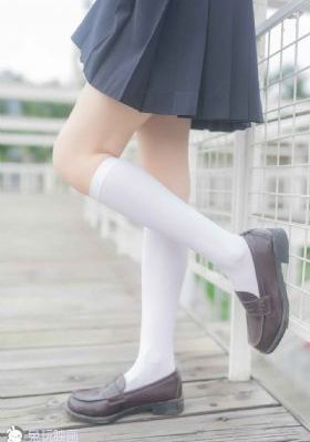 脱岳裙子从后面挺进去在线观看