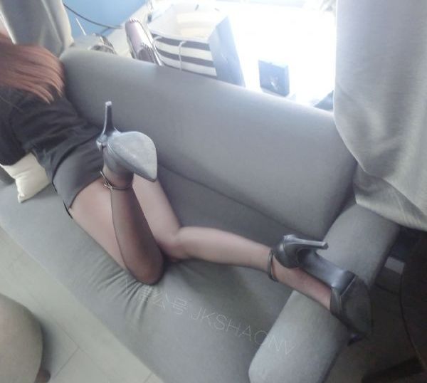 她唇之下免费观看