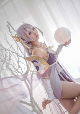 双胞胎姐妹齐上阵许多人物